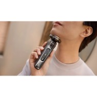 Philips i9000 Wet & Dry Electric Shaver with Skin IQ