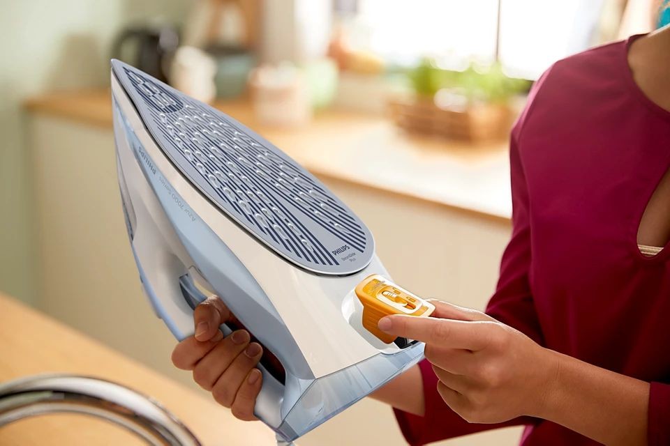 Philips, Series 7000 Steam Iron, 220-240 V, Light Blue/Grey