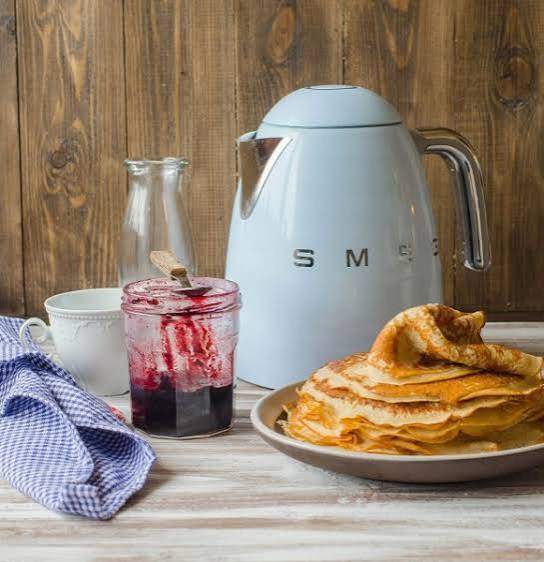 Smeg 50's Style Aesthetic Electric Kettle, Pastel Blue